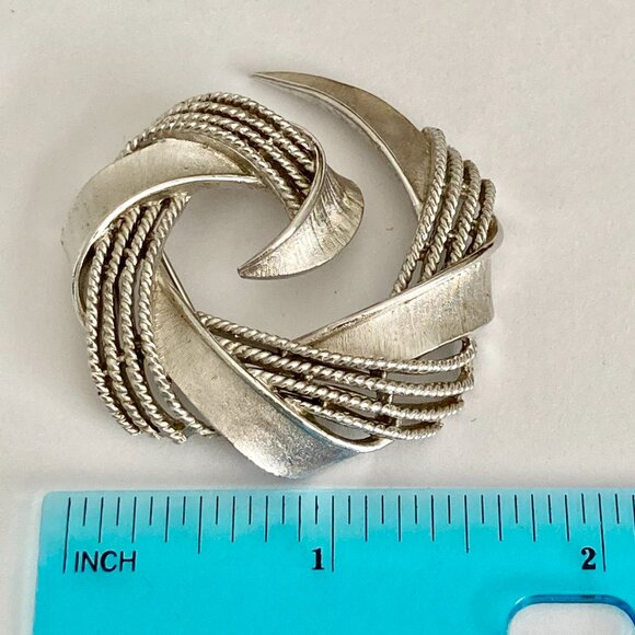 Vintage Crown Trifari Swirl Cable Circle Pin Brooch Silver Tone MCM Textured - Picture 12 of 12